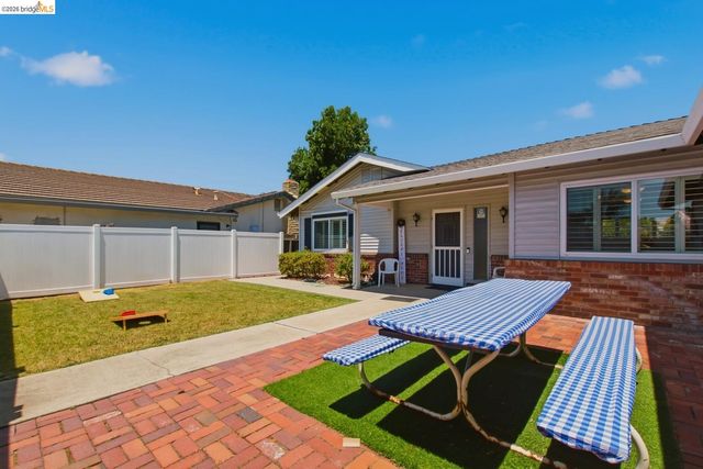 1421 Woodmont WAY, Stockton, CA 95209
