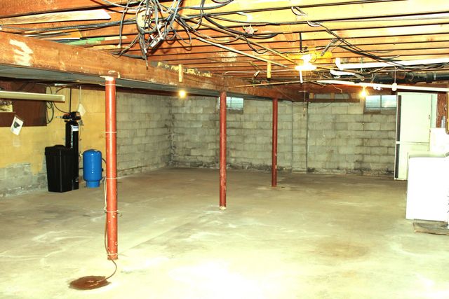 6415 Maple Lawn Road, Indianapolis, IN 46241