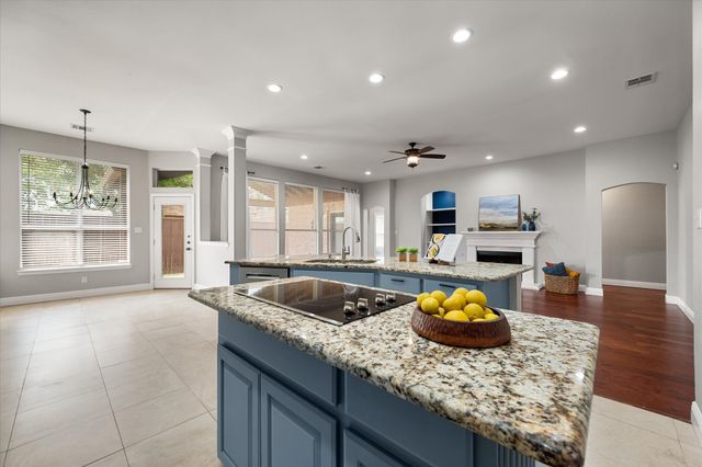 1815 Lakes Edge Boulevard, Mansfield, TX 76063