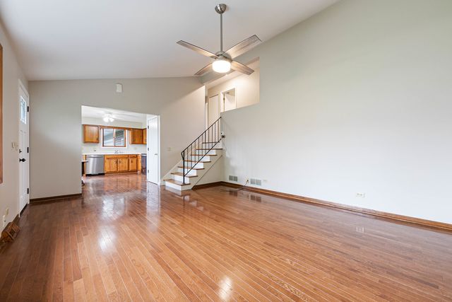 1N210 Darling Street, Carol Stream, IL 60188