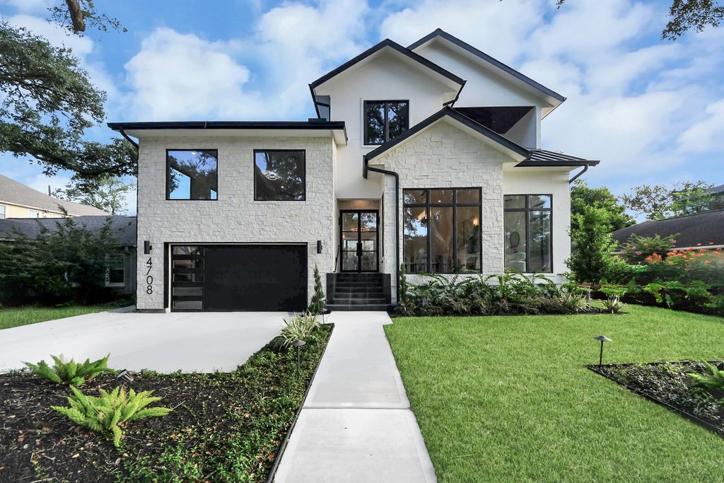 Image 1 of property listing at 4708 Laurel Street, Bellaire, TX 77401