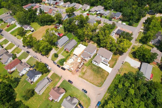 2403A Grover St, Nashville, TN 37207