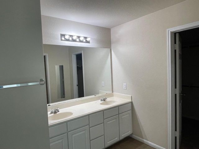 11002 E Early Dusk Circle, Houston, TX 77044