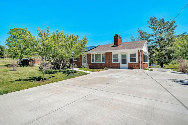 4758 Bandy RD, Roanoke, VA 24014