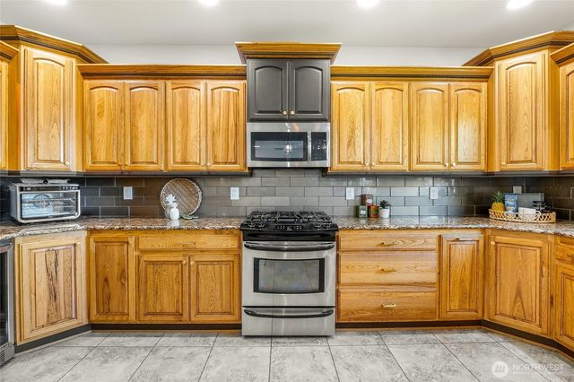 800 S Camas Place, Moses Lake, WA 98837