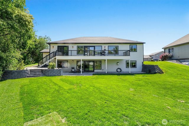 800 S Camas Place, Moses Lake, WA 98837