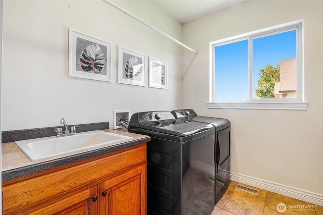 800 S Camas Place, Moses Lake, WA 98837