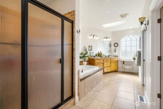 800 S Camas Place, Moses Lake, WA 98837