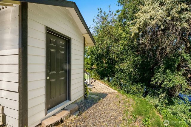 800 S Camas Place, Moses Lake, WA 98837