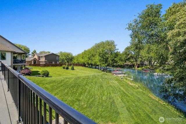 800 S Camas Place, Moses Lake, WA 98837