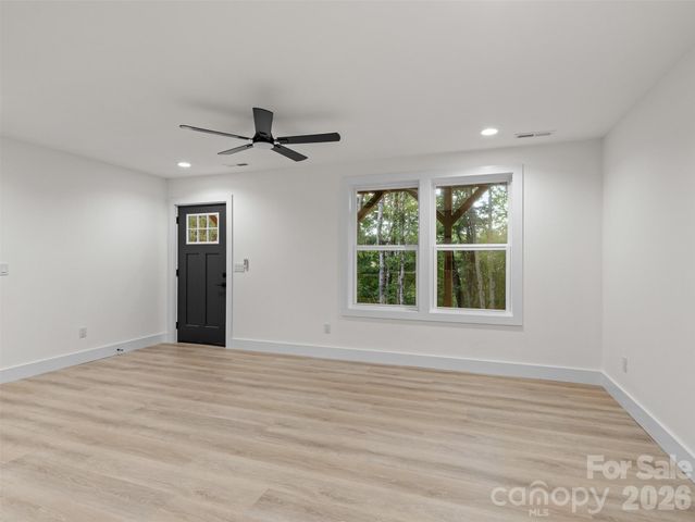 160 Blossom Ridge, Leicester, NC 28748