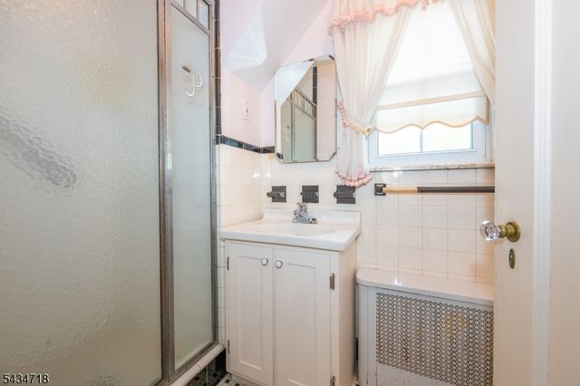 27 Glen Rd, West Orange Twp., NJ 07052