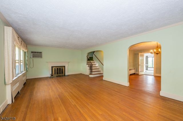 27 Glen Rd, West Orange Twp., NJ 07052