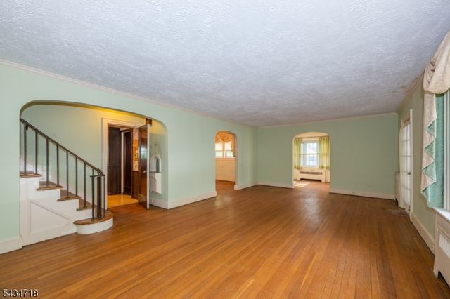 27 Glen Rd, West Orange Twp., NJ 07052