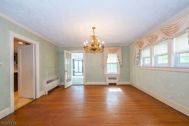 27 Glen Rd, West Orange Twp., NJ 07052