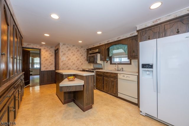 27 Glen Rd, West Orange Twp., NJ 07052