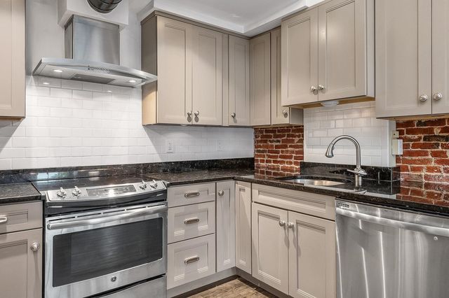 80 State St Apt 302, Portsmouth, NH 03801