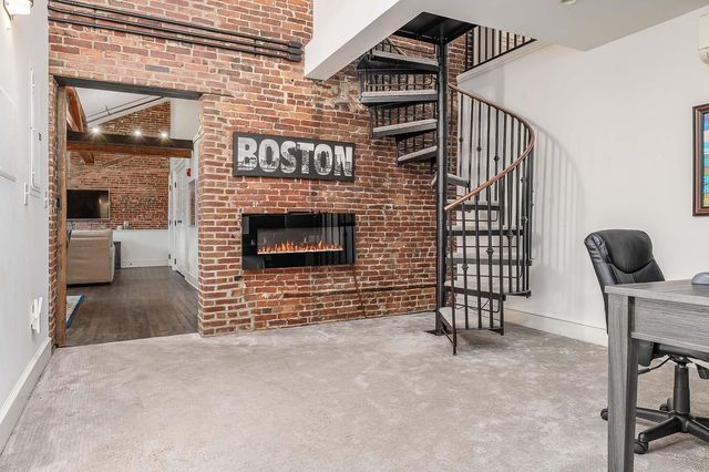 80 State St Apt 302, Portsmouth, NH 03801