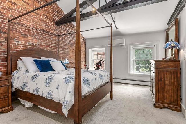 80 State St Apt 302, Portsmouth, NH 03801