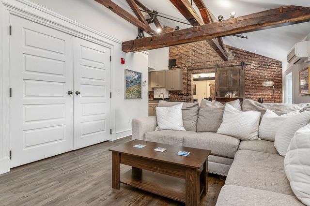 80 State St Apt 302, Portsmouth, NH 03801