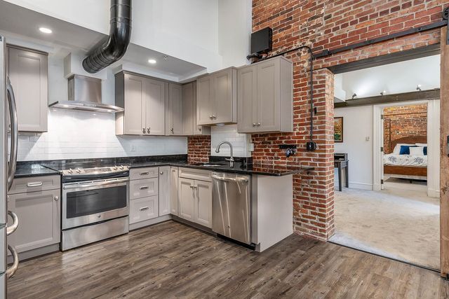 80 State St Apt 302, Portsmouth, NH 03801