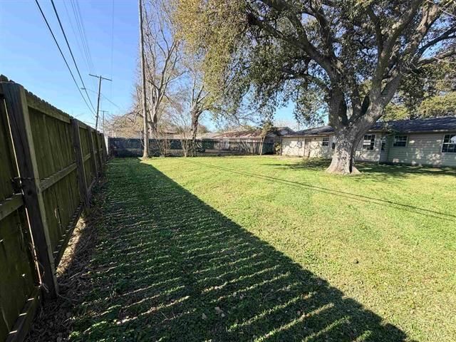 2649 Azalea Avenue, Groves, TX 77619