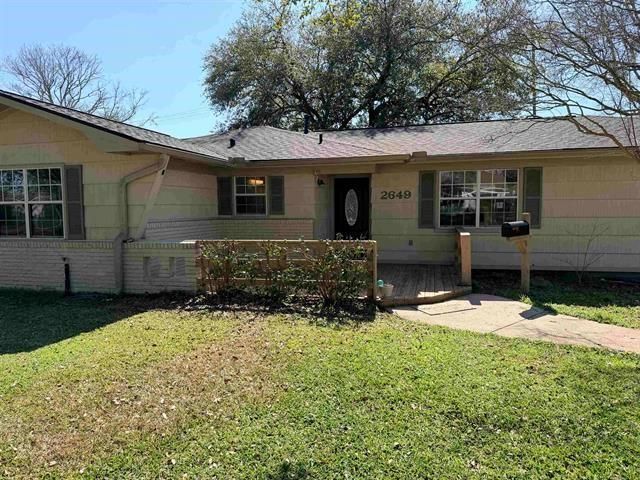 2649 Azalea Avenue, Groves, TX 77619