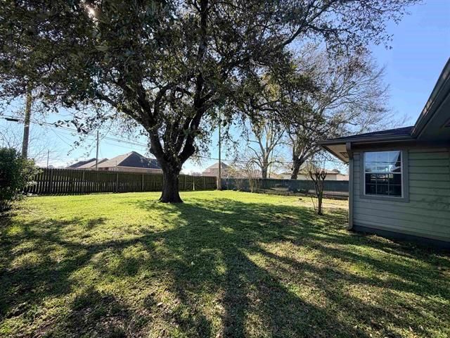 2649 Azalea Avenue, Groves, TX 77619