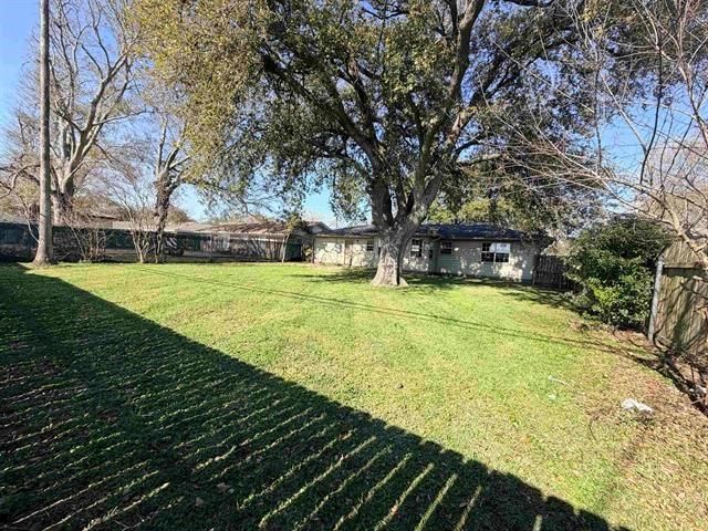 2649 Azalea Avenue, Groves, TX 77619