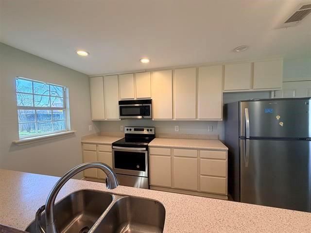 2649 Azalea Avenue, Groves, TX 77619