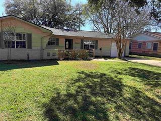 2649 Azalea Avenue, Groves, TX 77619