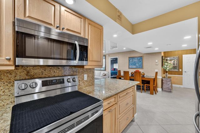 336 Golfview Road 704, North Palm Beach, FL 33408