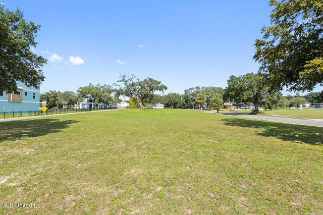 1552 Beach Boulevard, Biloxi, MS 39530