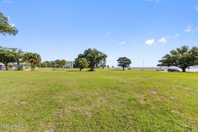 1552 Beach Boulevard, Biloxi, MS 39530