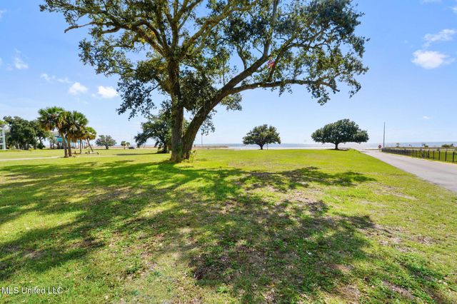 1552 Beach Boulevard, Biloxi, MS 39530