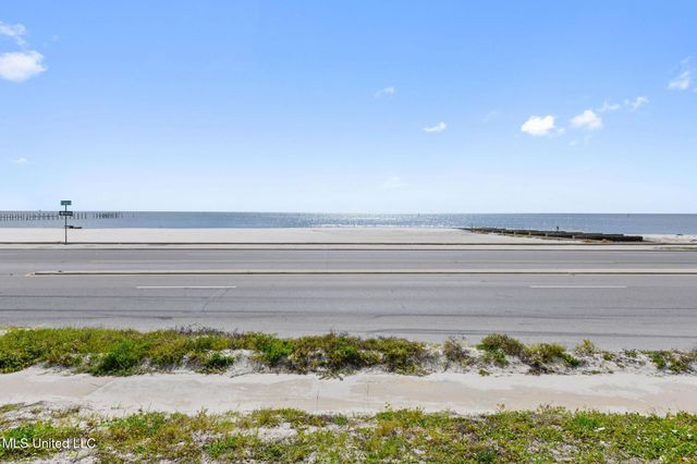 1552 Beach Boulevard, Biloxi, MS 39530