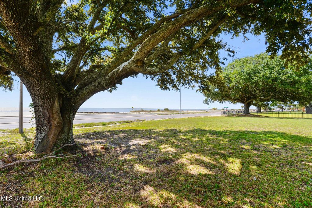 1552 Beach Boulevard, Biloxi, MS 39530