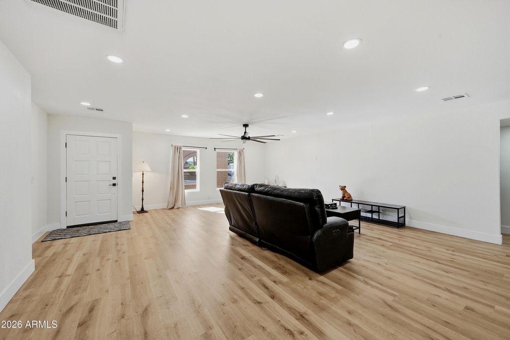 6607 S MITCHELL Drive, Tempe, AZ 85283 — photo 4