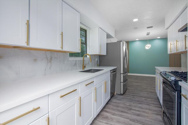 2922 Knotty Oaks Trail, Houston, TX 77045