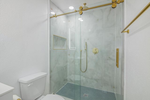 2922 Knotty Oaks Trail, Houston, TX 77045