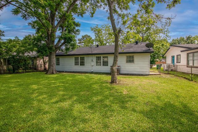 2922 Knotty Oaks Trail, Houston, TX 77045