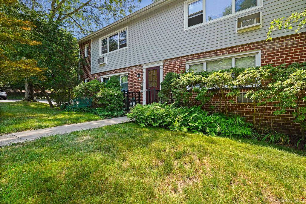 50 Charter Circle C, Ossining, NY 10562