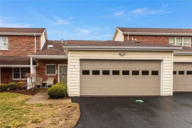 107 Boxwood Ct, Peters Twp, PA 15317