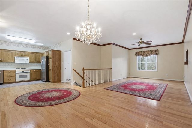 107 Boxwood Ct, Peters Twp, PA 15317