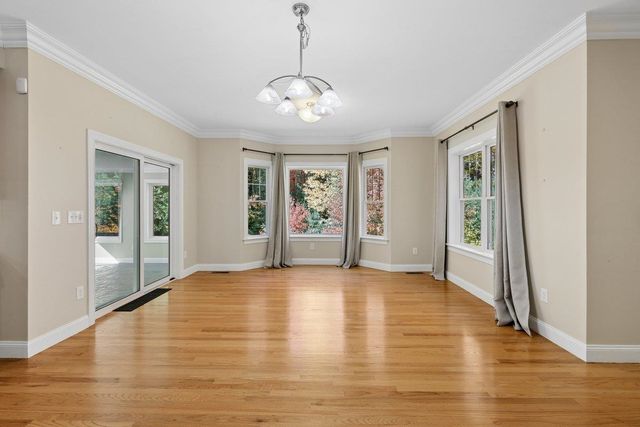 35 Labrador Lane, Dover, NH 03820