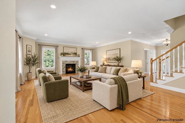 35 Labrador Lane, Dover, NH 03820