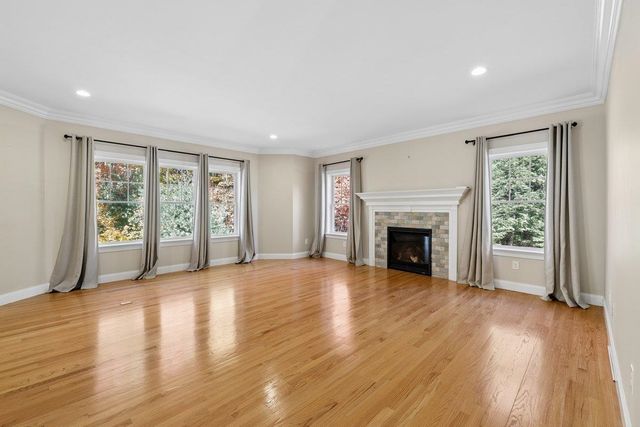 35 Labrador Lane, Dover, NH 03820