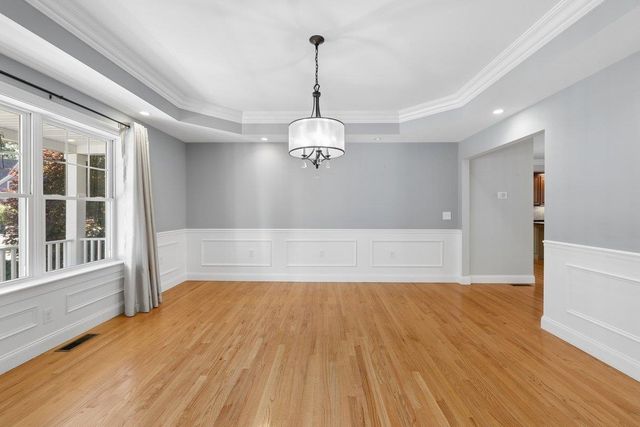 35 Labrador Lane, Dover, NH 03820
