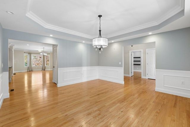 35 Labrador Lane, Dover, NH 03820