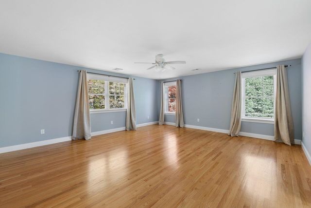35 Labrador Lane, Dover, NH 03820